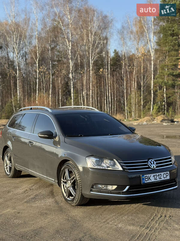 Універсал Volkswagen Passat 2011 в Сарнах