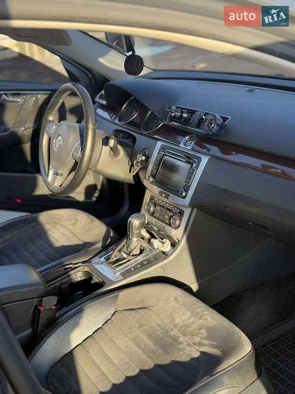 Універсал Volkswagen Passat 2011 в Сарнах