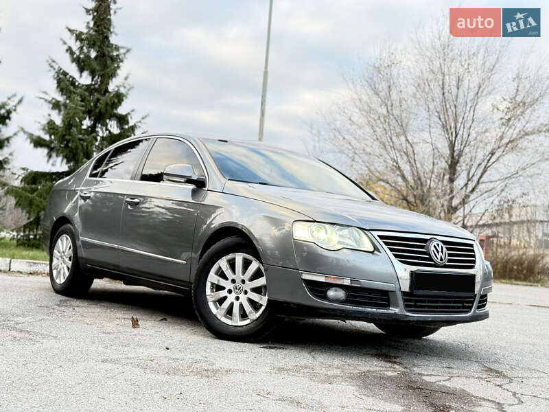 Седан Volkswagen Passat 2008 в Днепре
