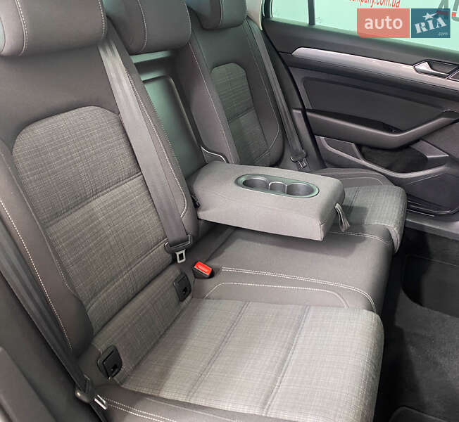 Универсал Volkswagen Passat 2020 в Львове фото 25 Универсал Volkswagen Passat 2020 в Львове