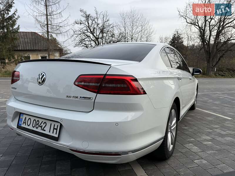 Седан Volkswagen Passat 2015 в Ужгороді