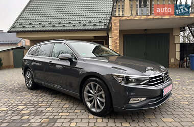 Універсал Volkswagen Passat 2021 в Львові