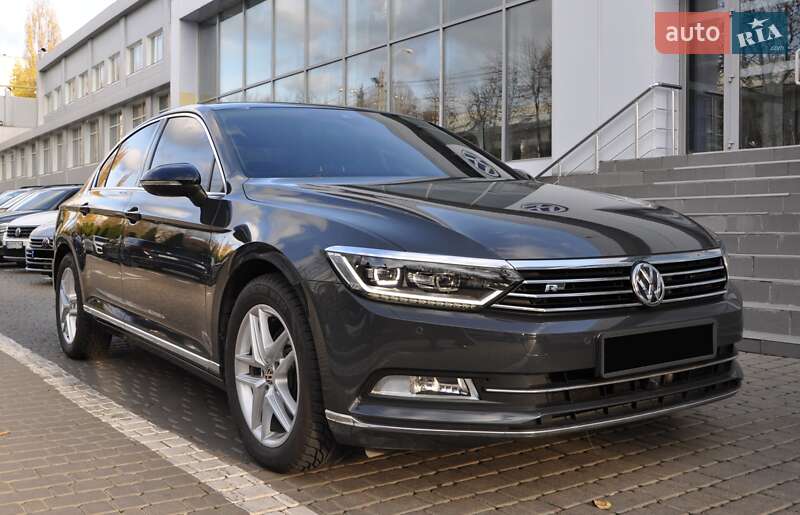 Седан Volkswagen Passat 2017 в Одессе