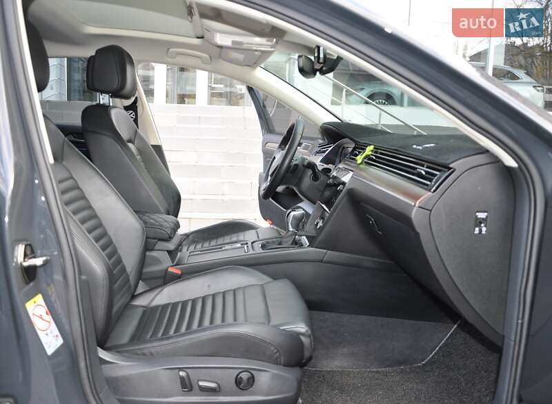 Седан Volkswagen Passat 2017 в Одессе