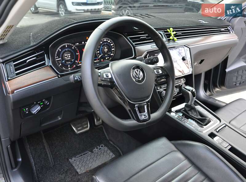 Седан Volkswagen Passat 2017 в Одессе