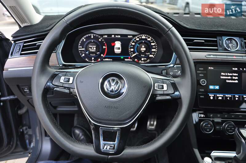 Седан Volkswagen Passat 2017 в Одессе