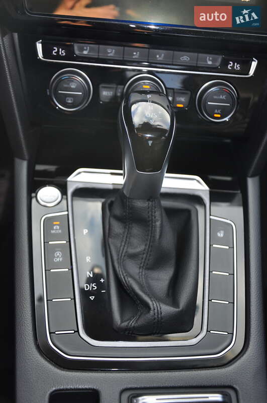 Седан Volkswagen Passat 2017 в Одессе