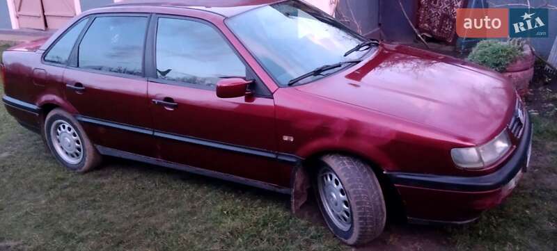 Седан Volkswagen Passat 1996 в Новой Ушице