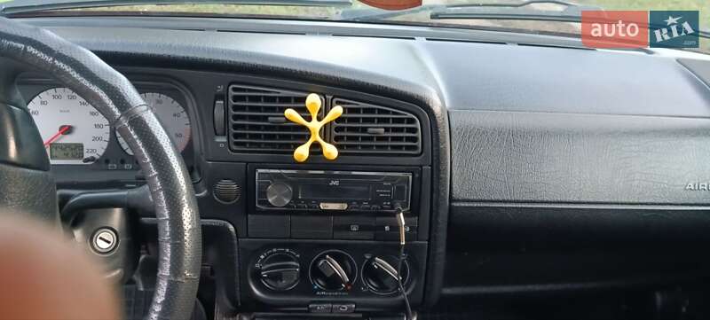 Седан Volkswagen Passat 1996 в Новой Ушице