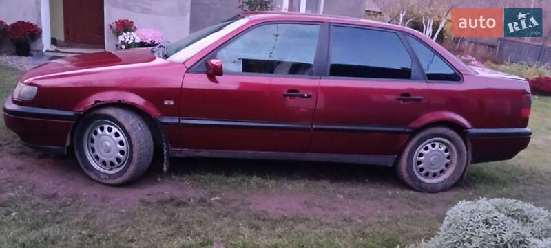 Седан Volkswagen Passat 1996 в Новой Ушице