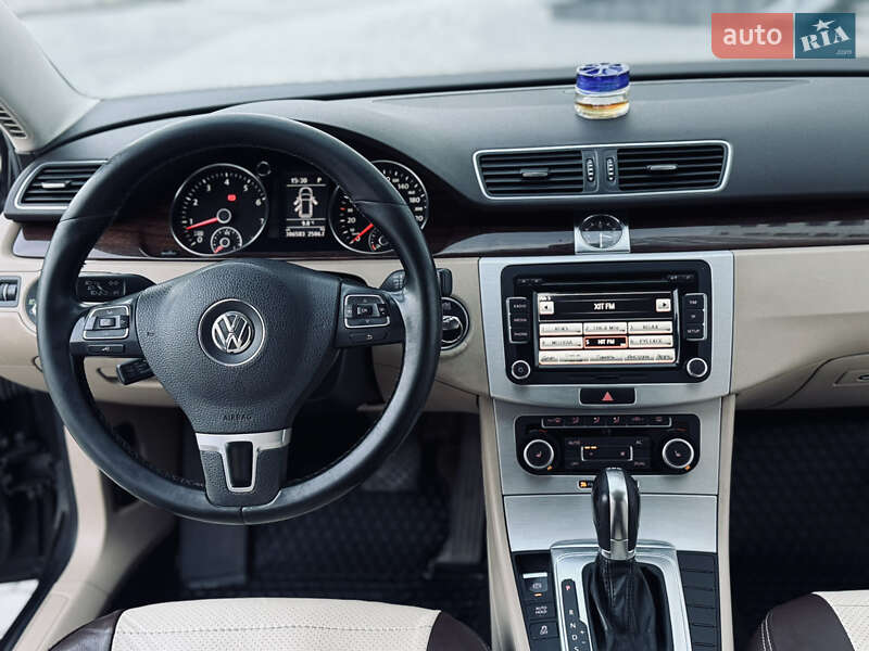 Універсал Volkswagen Passat 2011 в Полтаві