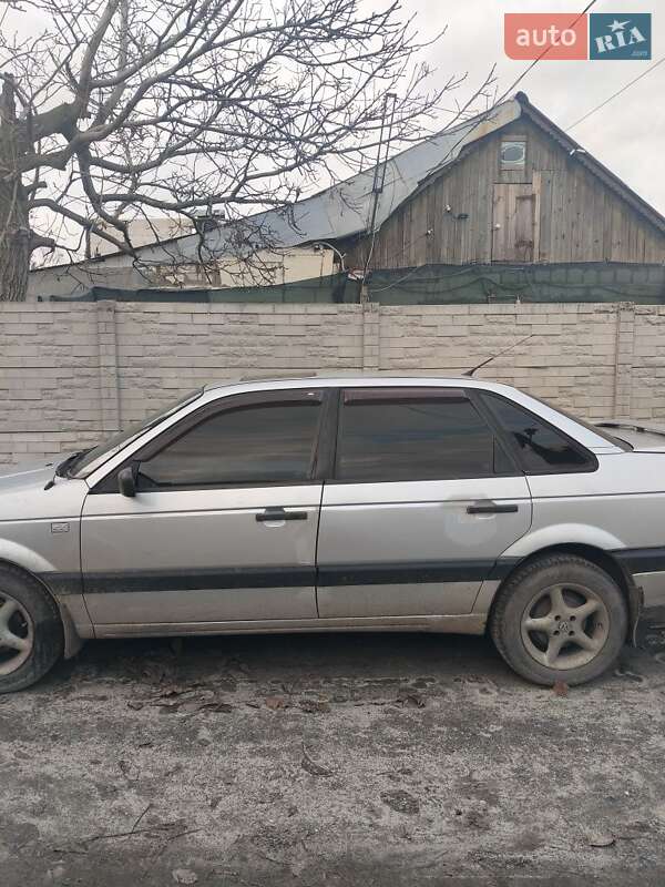 Седан Volkswagen Passat 1988 в Харькове