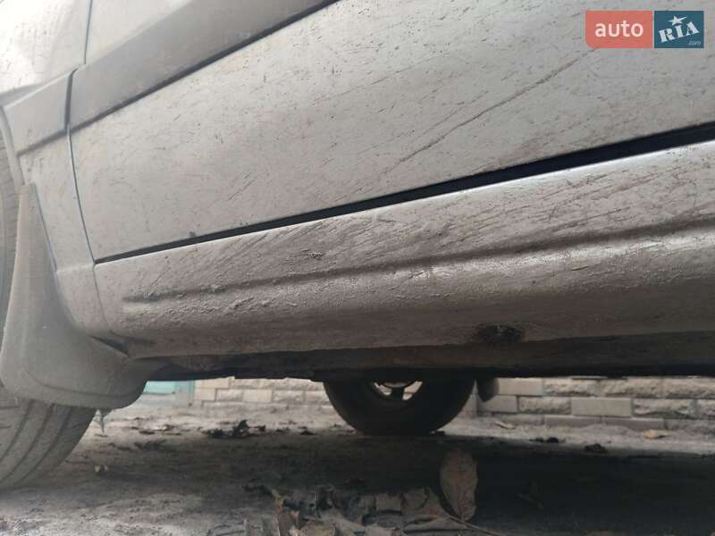 Седан Volkswagen Passat 1988 в Харькове