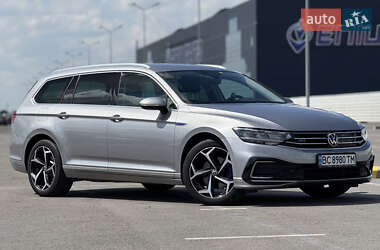 Універсал Volkswagen Passat 2021 в Львові