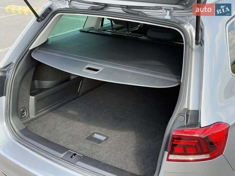 Універсал Volkswagen Passat 2021 в Львові