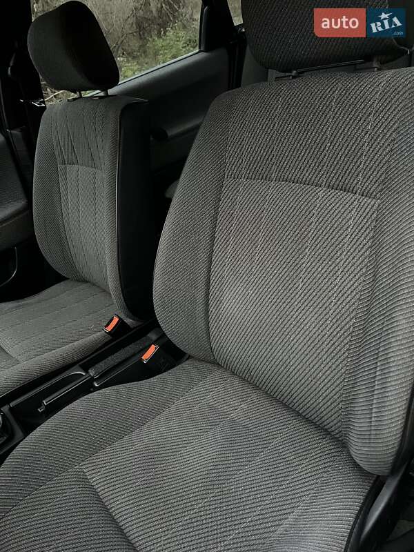 Седан Volkswagen Passat 1988 в Гадяче