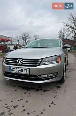 Седан Volkswagen Passat 2014 в Львові