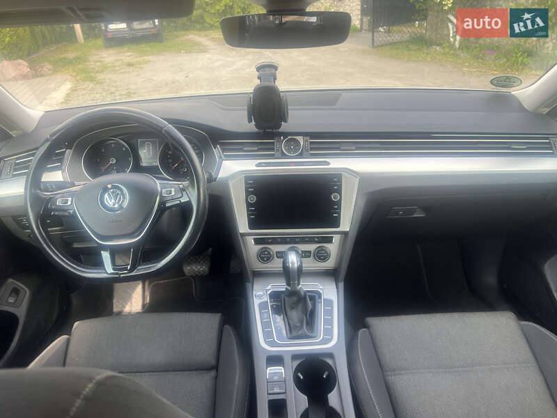 Универсал Volkswagen Passat 2018 в Луцке фото 3 Универсал Volkswagen Passat 2018 в Луцке