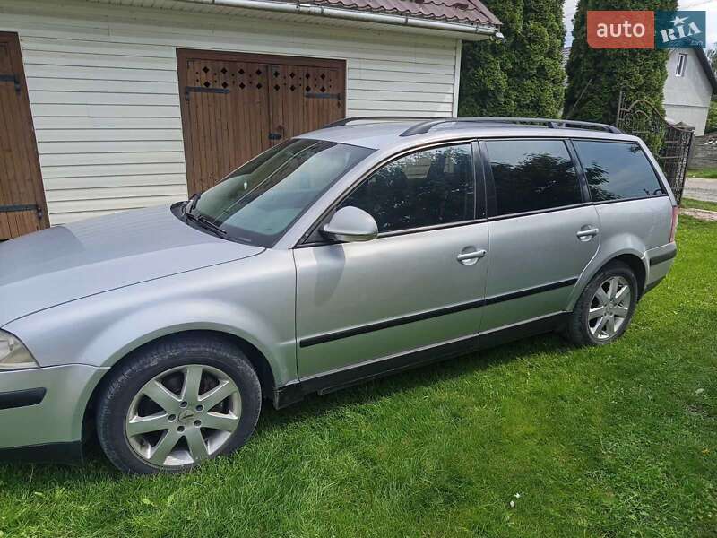 Универсал Volkswagen Passat 2004 в Черновцах фото 3 Универсал Volkswagen Passat 2004 в Черновцах