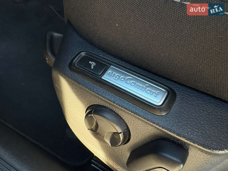 Универсал Volkswagen Passat 2017 в Львове фото 14 Универсал Volkswagen Passat 2017 в Львове