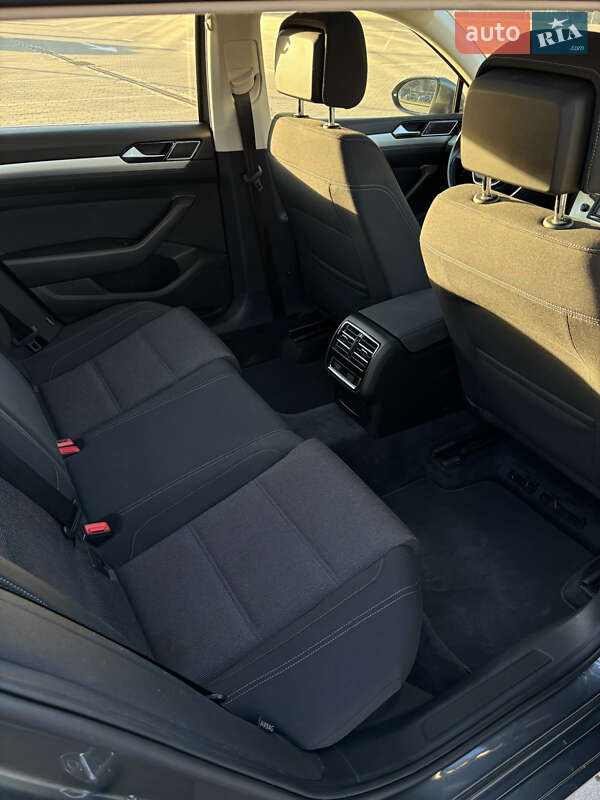 Универсал Volkswagen Passat 2017 в Львове фото 24 Универсал Volkswagen Passat 2017 в Львове