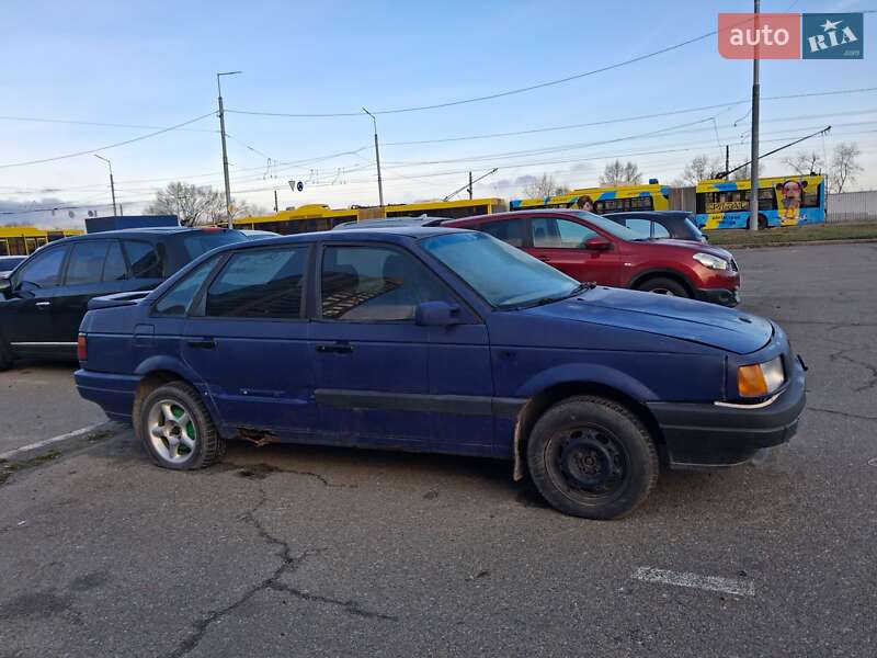 Седан Volkswagen Passat 1988 в Киеве