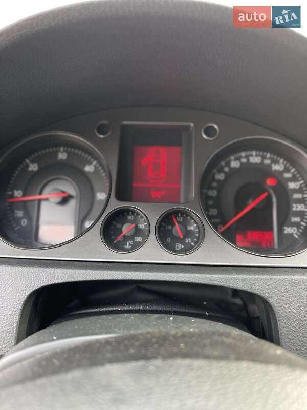 Універсал Volkswagen Passat 2008 в Чернівцях