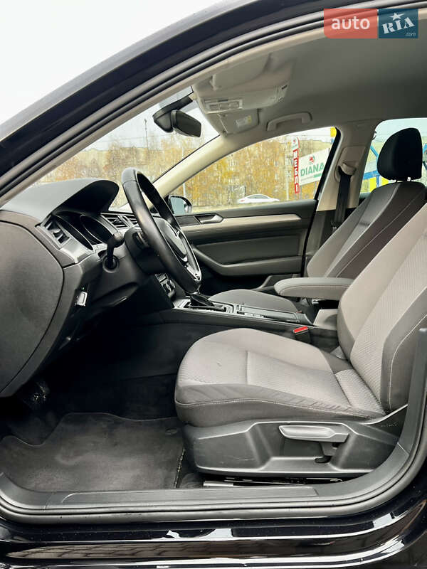 Седан Volkswagen Passat 2017 в Тернополе