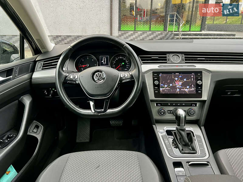 Седан Volkswagen Passat 2017 в Тернополе