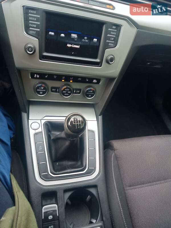 Универсал Volkswagen Passat 2017 в Львове