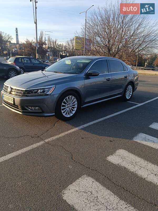 Седан Volkswagen Passat 2016 в Киеве