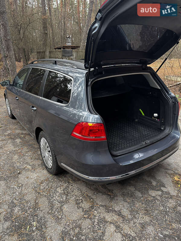 Універсал Volkswagen Passat 2011 в Охтирці
