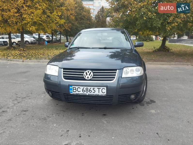 Седан Volkswagen Passat 2002 в Новояворівську
