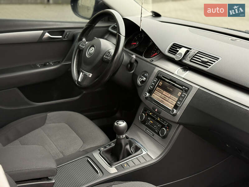 Седан Volkswagen Passat 2011 в Луцке фото 40 Седан Volkswagen Passat 2011 в Луцке