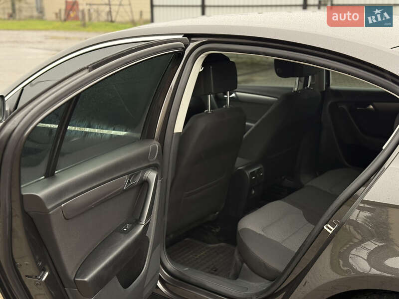 Седан Volkswagen Passat 2011 в Луцке фото 44 Седан Volkswagen Passat 2011 в Луцке