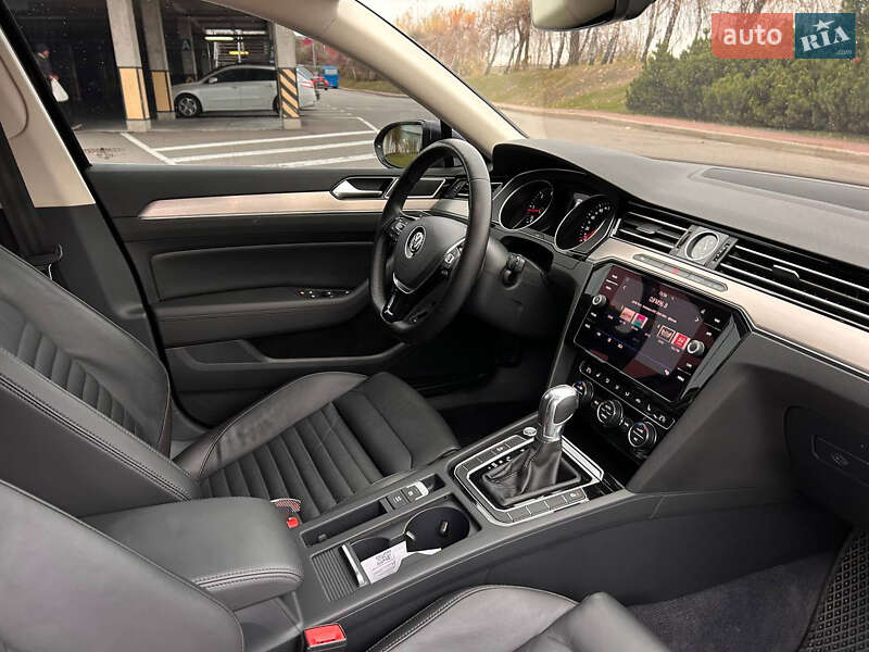 Универсал Volkswagen Passat 2017 в Киеве фото 4 Универсал Volkswagen Passat 2017 в Киеве