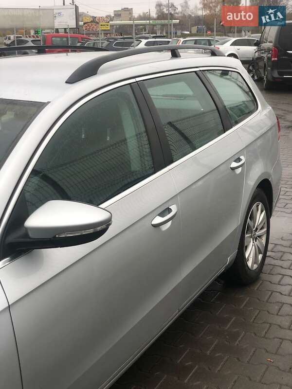Универсал Volkswagen Passat 2011 в Нововолынске