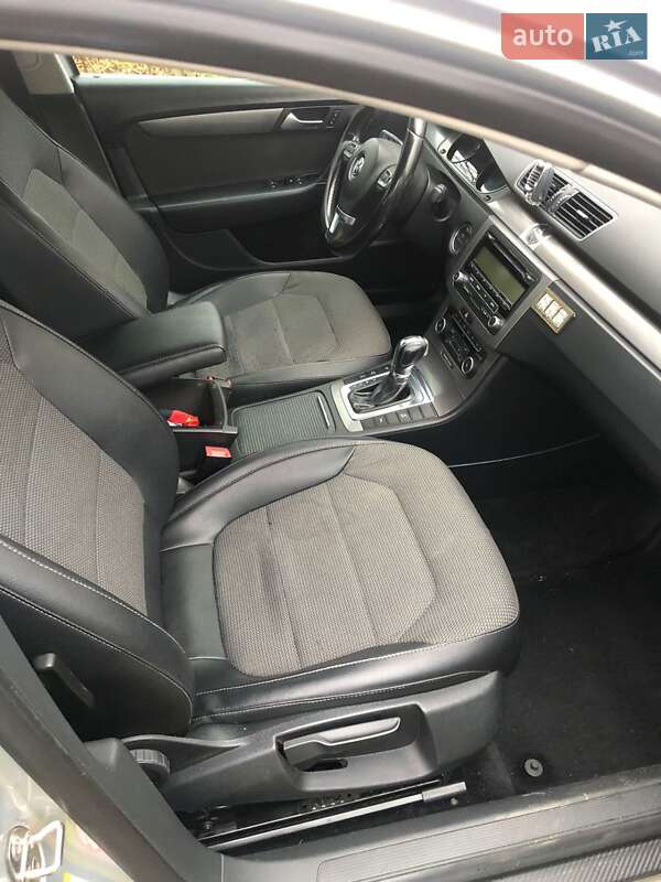 Универсал Volkswagen Passat 2011 в Нововолынске