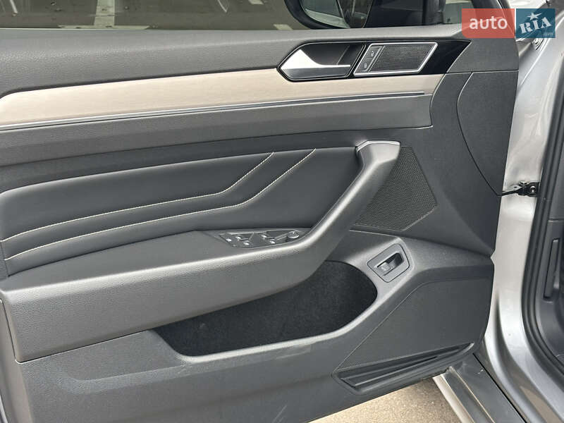 Универсал Volkswagen Passat 2020 в Киеве фото 18 Универсал Volkswagen Passat 2020 в Киеве