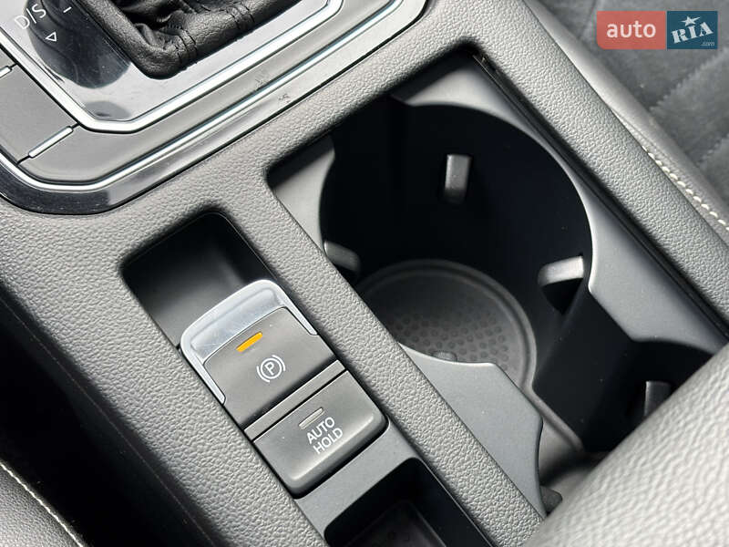 Универсал Volkswagen Passat 2020 в Киеве фото 38 Универсал Volkswagen Passat 2020 в Киеве