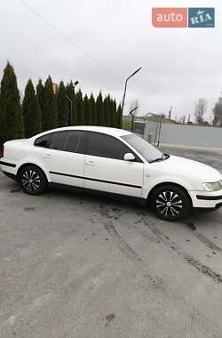 Седан Volkswagen Passat 1999 в Любарі