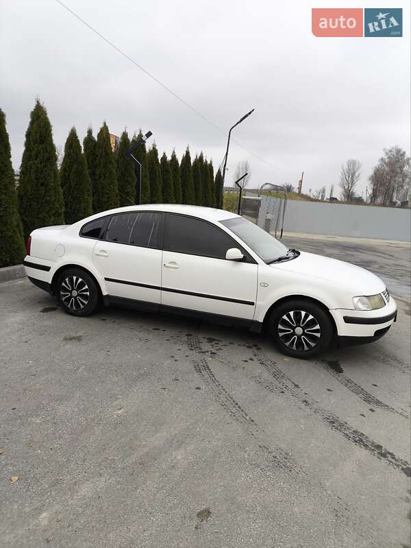 Седан Volkswagen Passat 1999 в Любаре