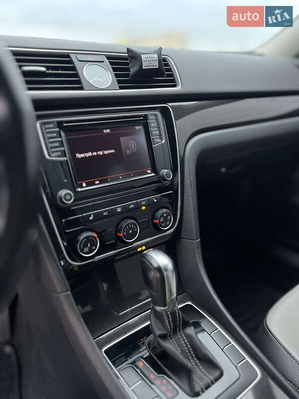 Седан Volkswagen Passat 2014 в Львове