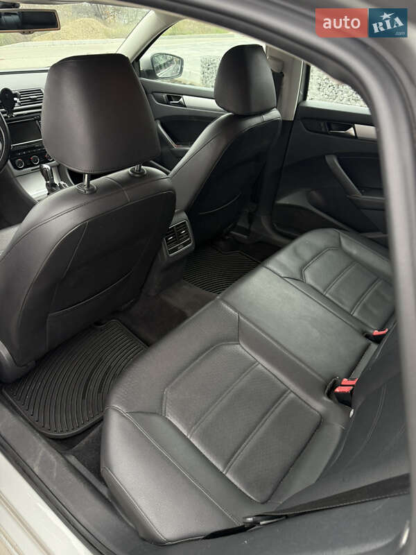 Седан Volkswagen Passat 2012 в Одессе