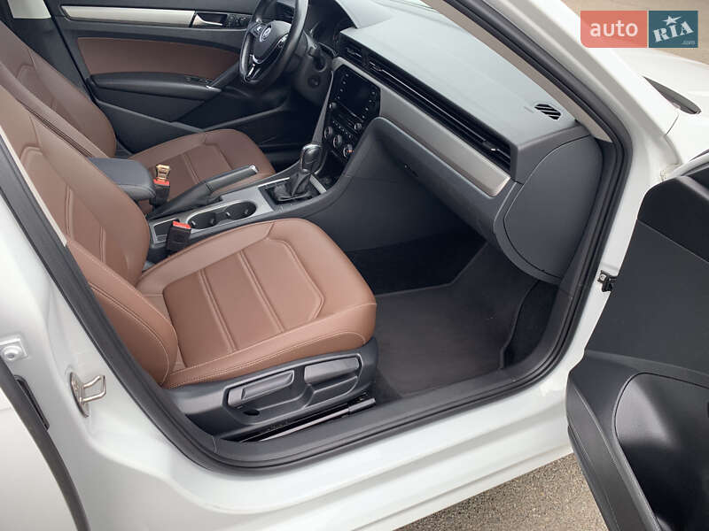 Седан Volkswagen Passat 2019 в Киеве