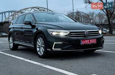 Универсал Volkswagen Passat 2021 в Киеве