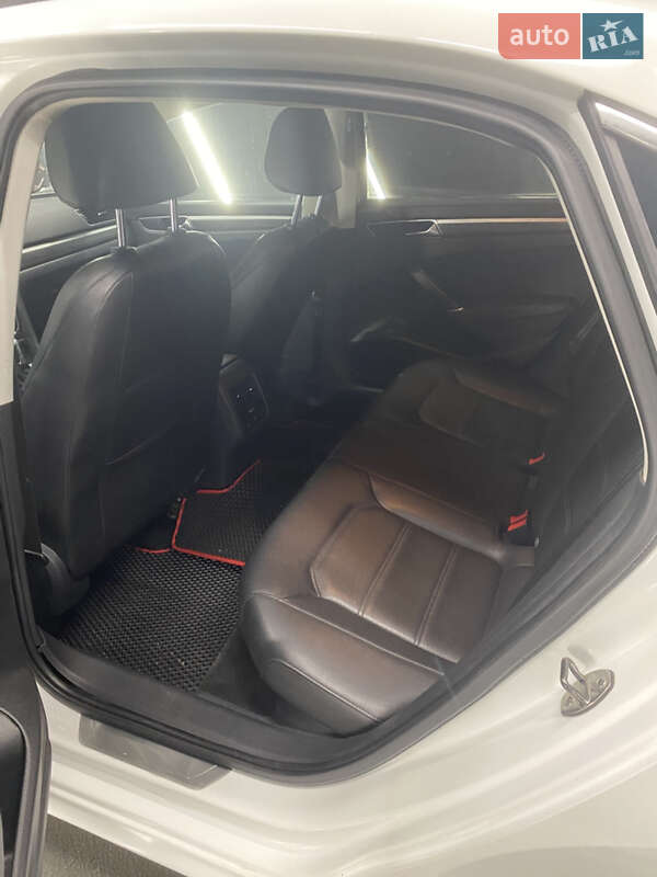 Седан Volkswagen Passat 2016 в Киеве фото 8 Седан Volkswagen Passat 2016 в Киеве