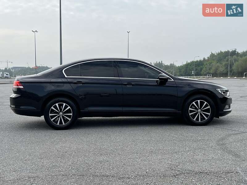 Седан Volkswagen Passat 2017 в Львове