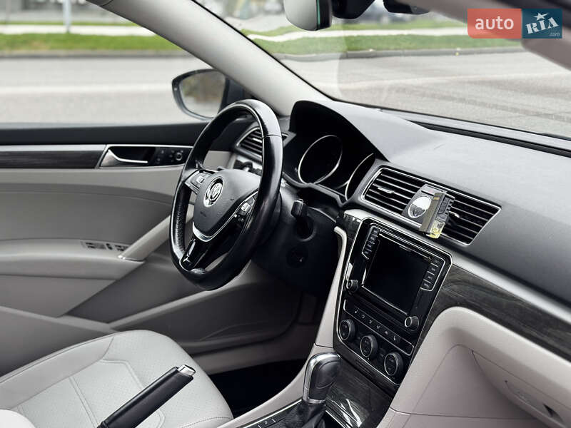 Седан Volkswagen Passat 2016 в Черкасах