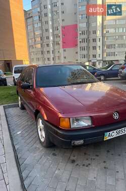 Седан Volkswagen Passat 1989 в Ровно